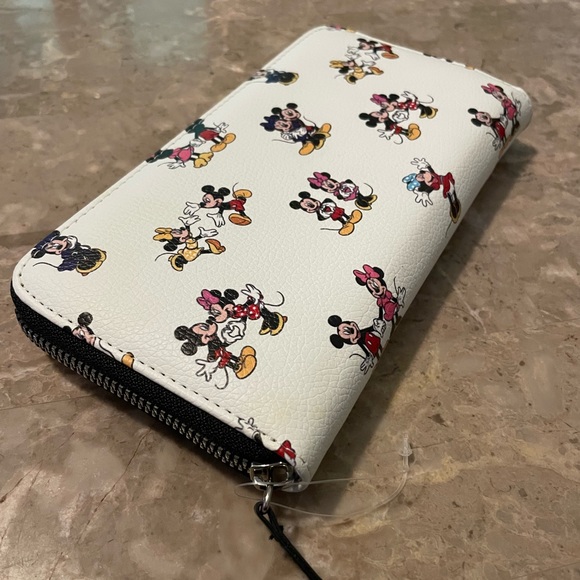 Minnie Mouse Disney Brand Wallet - NWT. - Picture 4 of 10